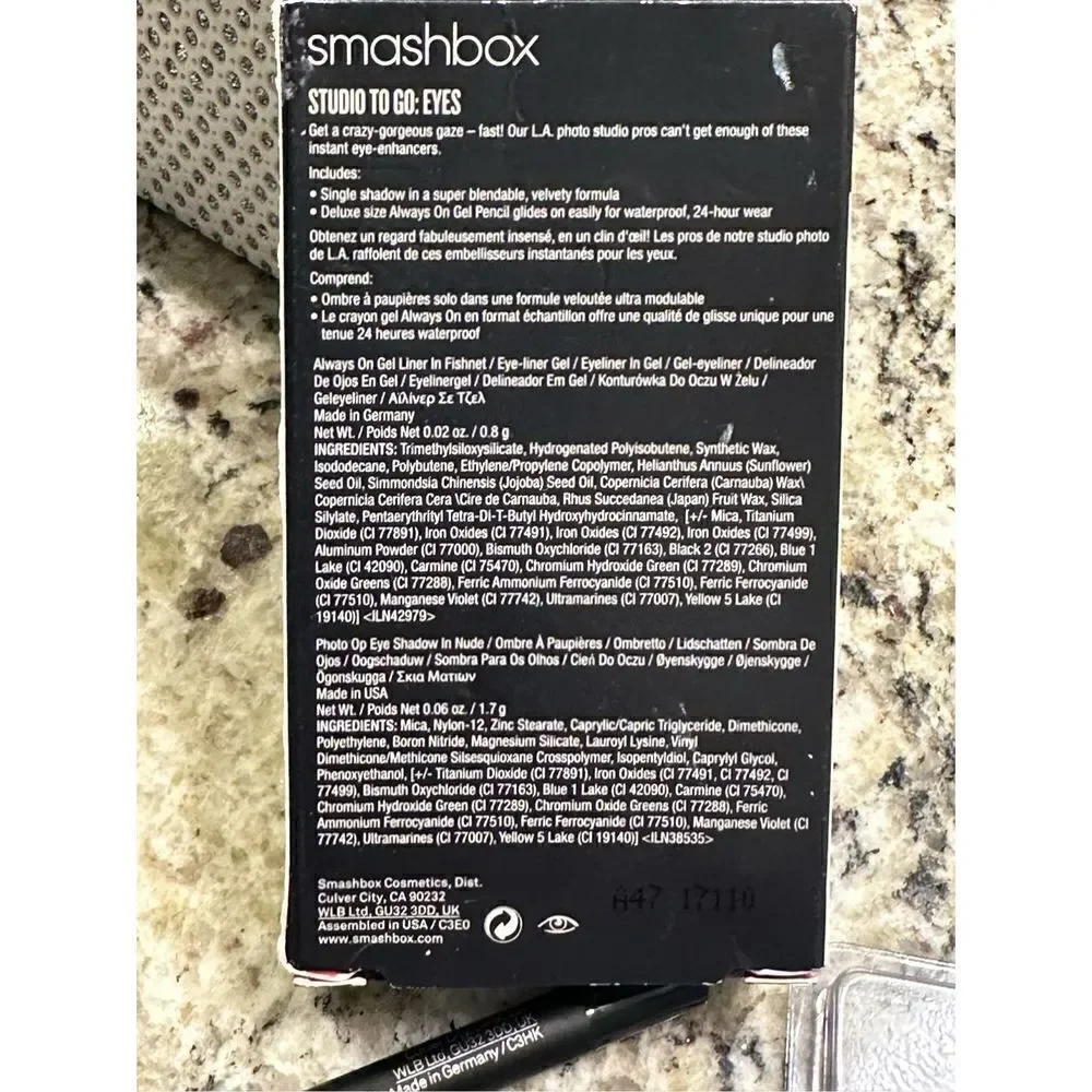 Smash box shadow set with bonus false eyelashes